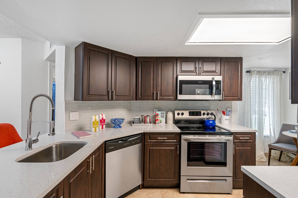 Lakepointe At Jacaranda