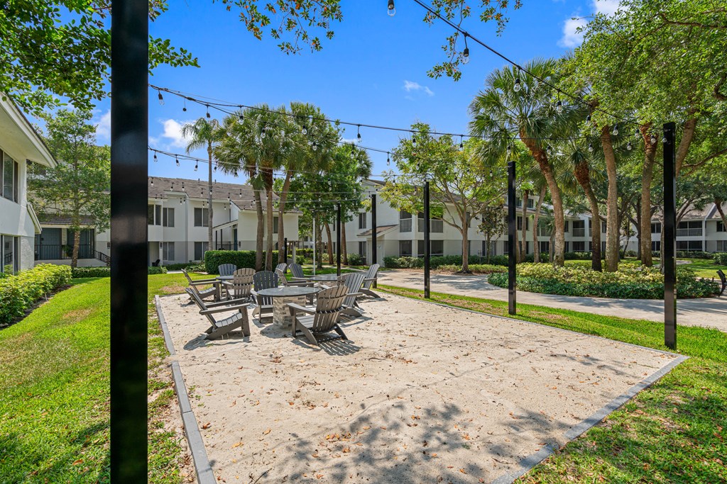 Lakepointe At Jacaranda