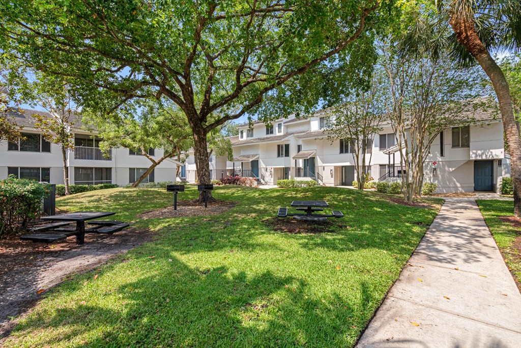 Lakepointe At Jacaranda