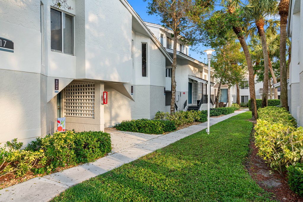 Lakepointe At Jacaranda