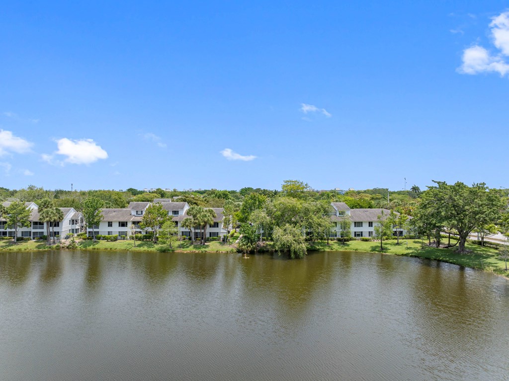 Lakepointe At Jacaranda