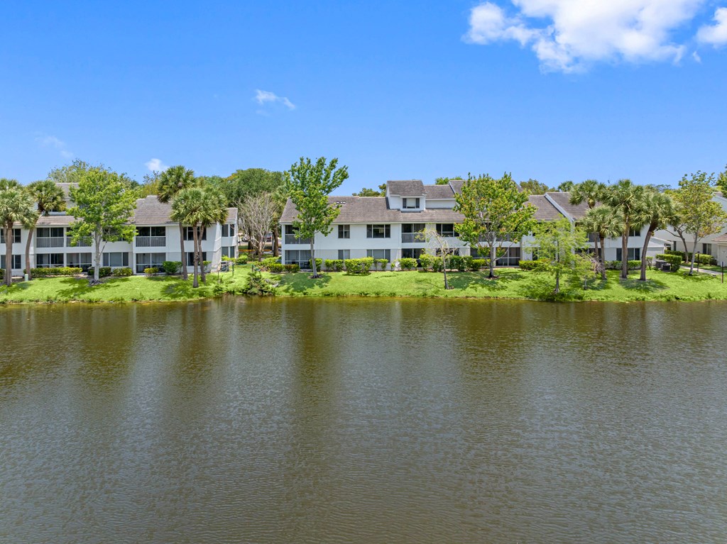 Lakepointe At Jacaranda