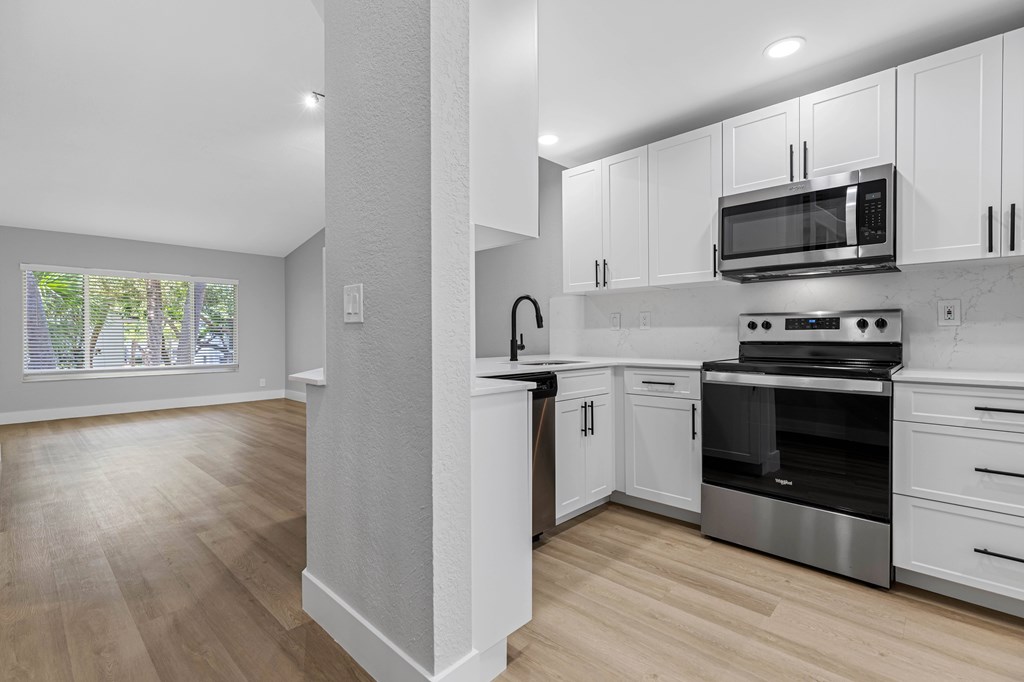 Lakepointe At Jacaranda