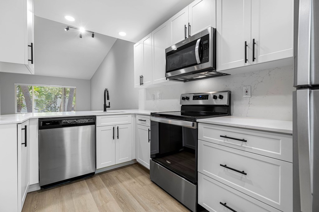 Lakepointe At Jacaranda