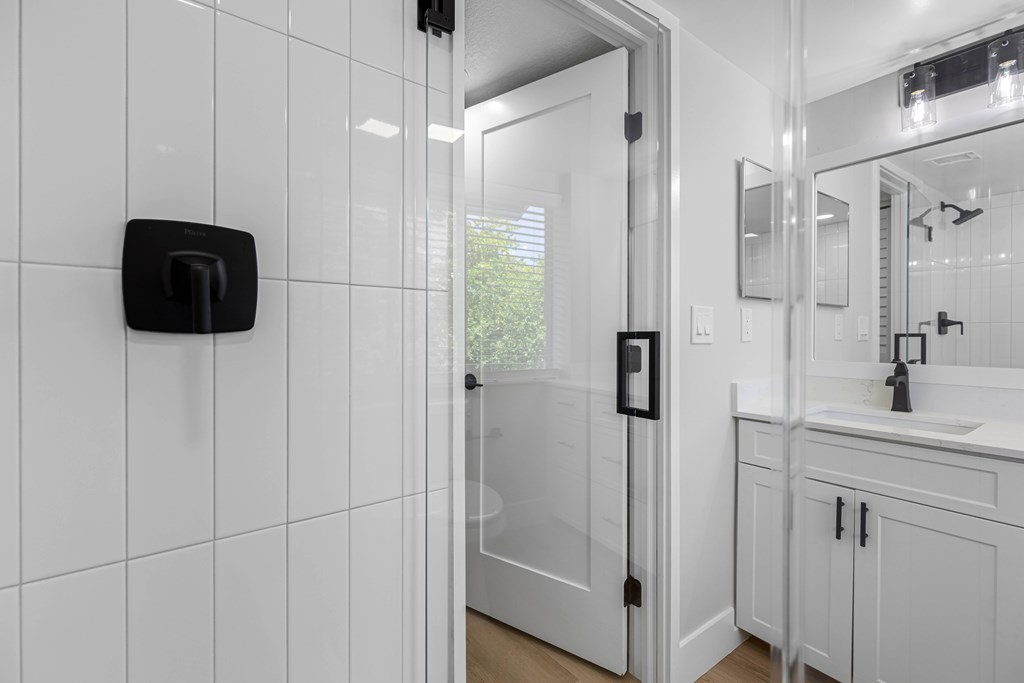 Lakepointe At Jacaranda