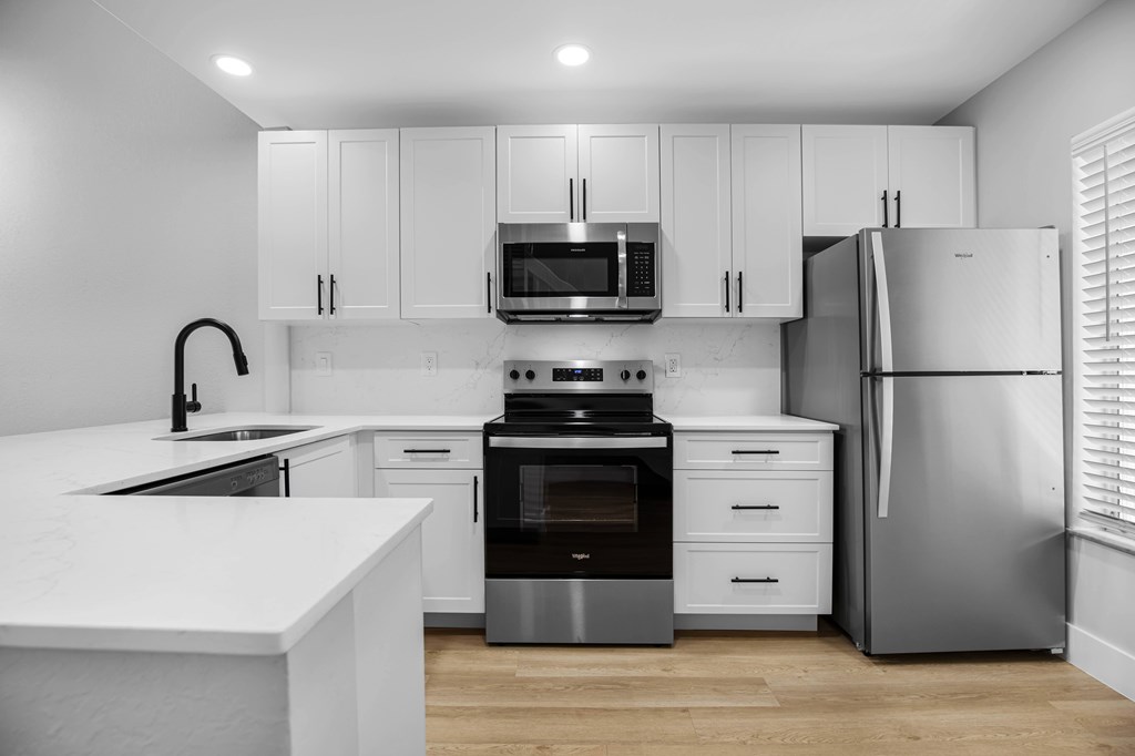 Lakepointe At Jacaranda