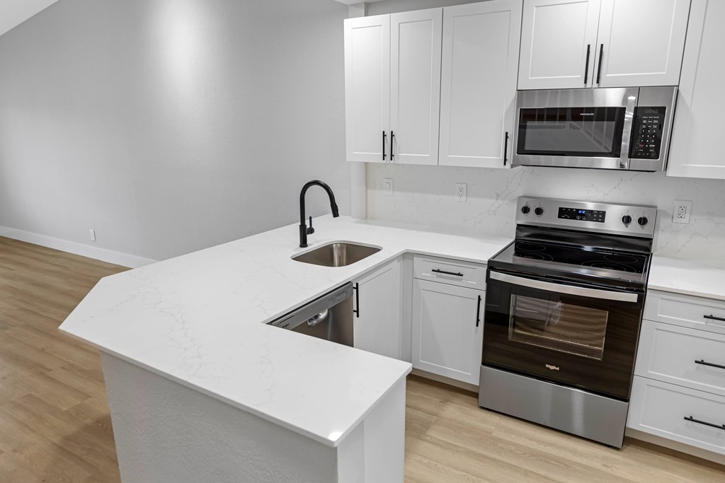 Lakepointe At Jacaranda