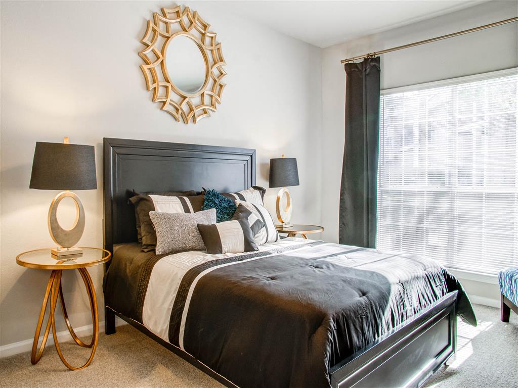 Harpeth River Oaks - Spacious Bedroom with Plush Carpeting and Large Windows