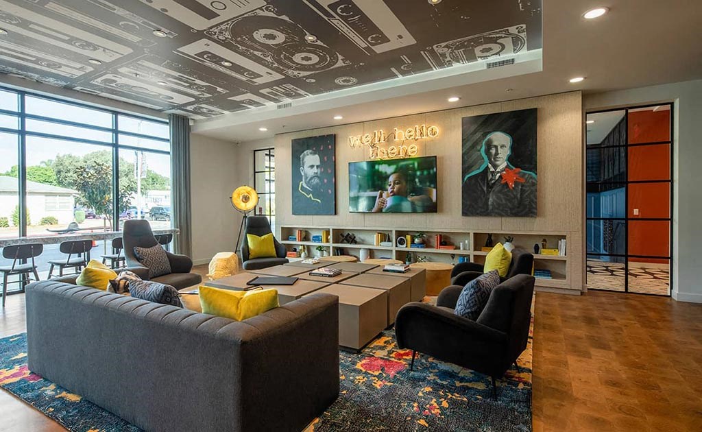 the lobby or reception area of the hotel commonwealth