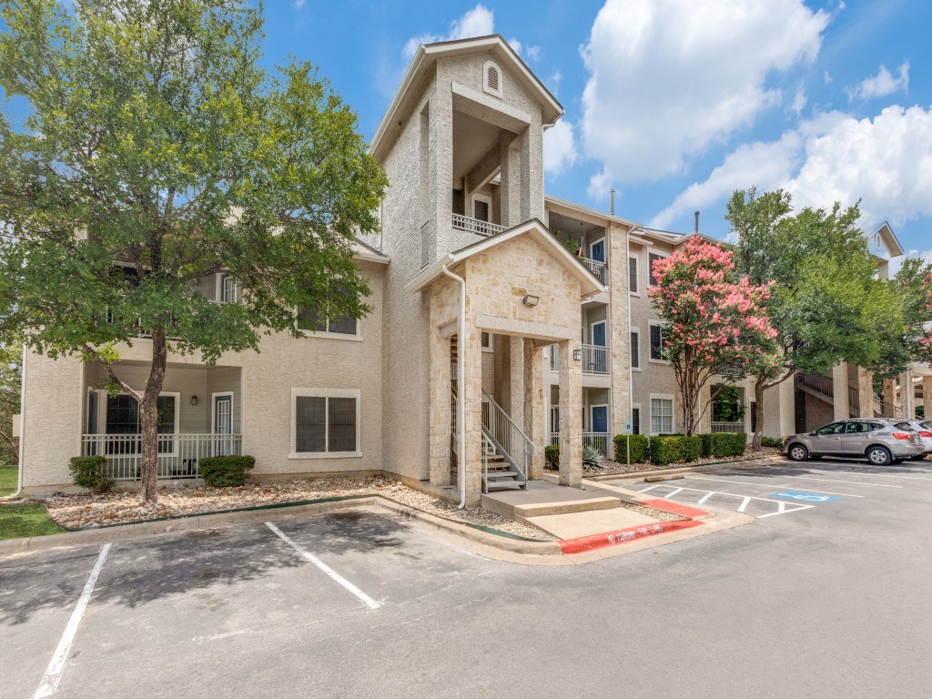 A building with a parking lot in front of it.