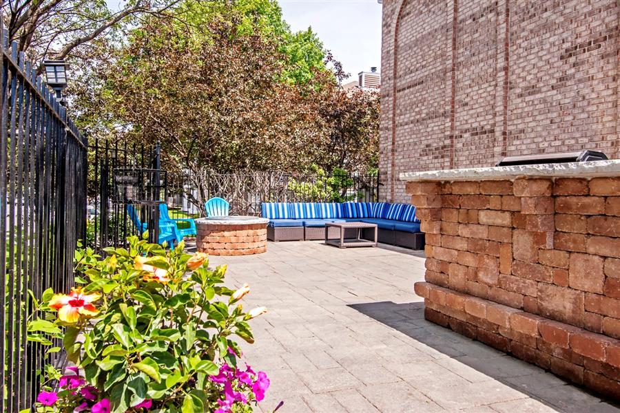 Outdoor Kitchen/Fire pit