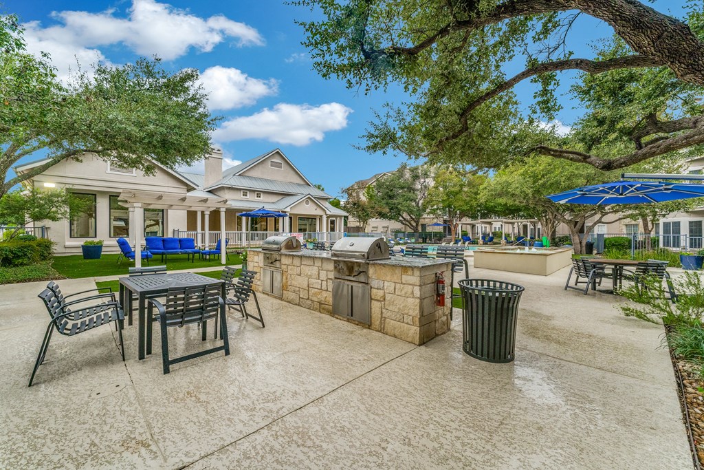 the preserve at ballantyne commons outdoor patio with tables and chairs and a bar