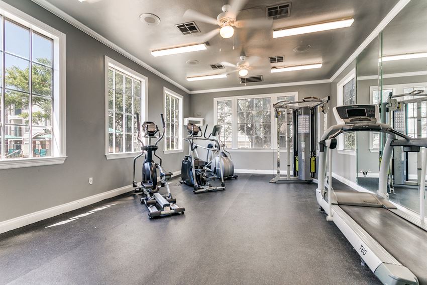 the gym at the whispering winds apartments in pearland, tx