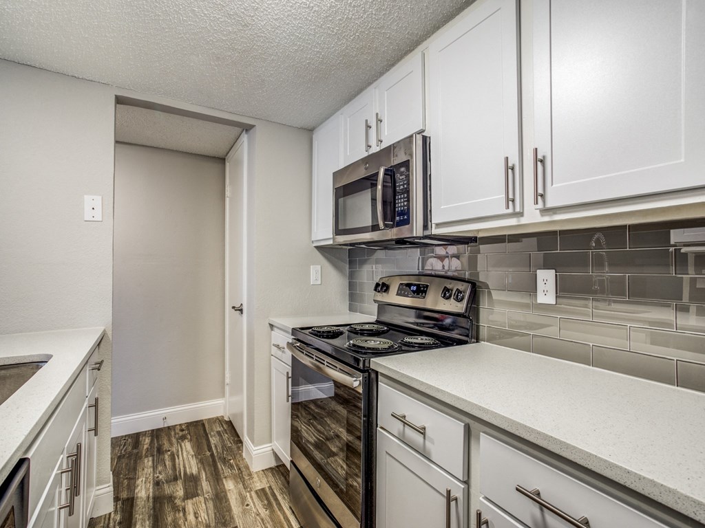 the preserve at ballantyne commons apartment kitchen with stainless steel appliances
