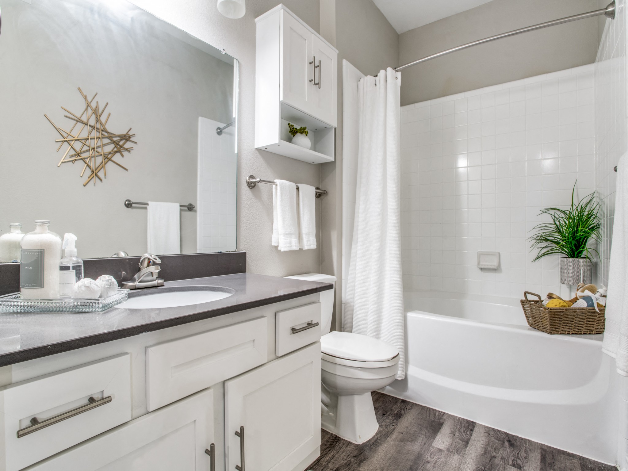 churchill on the park master bathroom