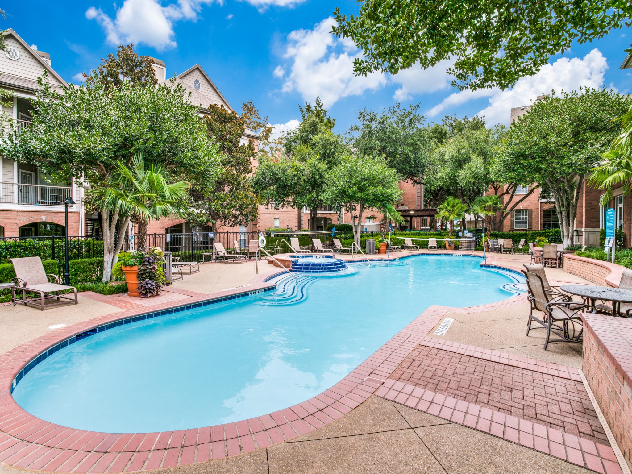 churchill on the park swimming pool