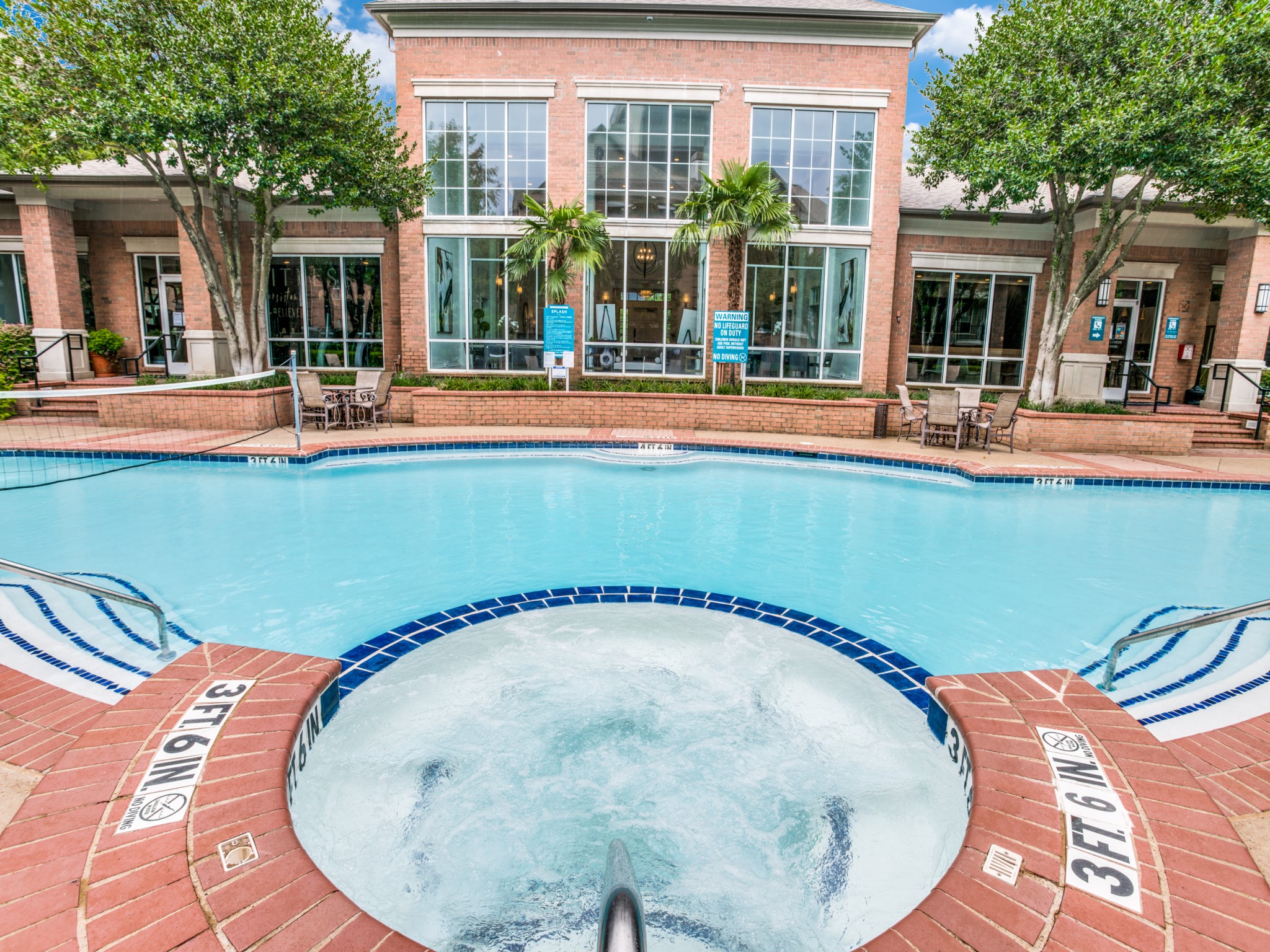 churchill on the park swimming pool