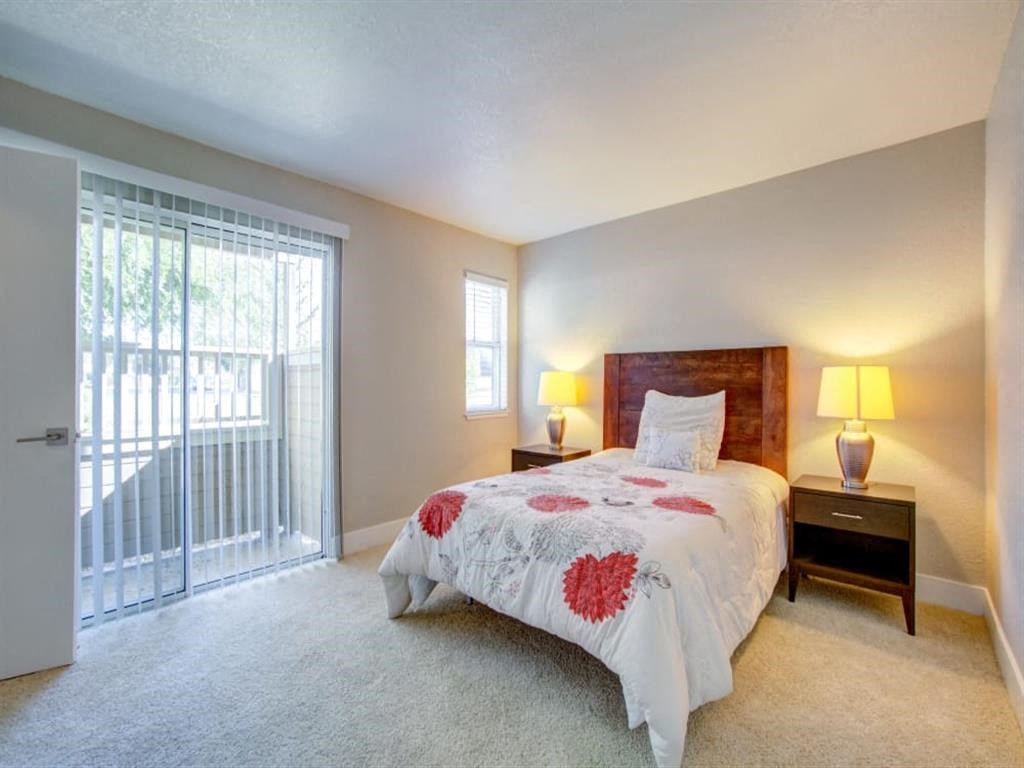 Apartments San Jose - Terra House Bedroom with Walk-In Closet