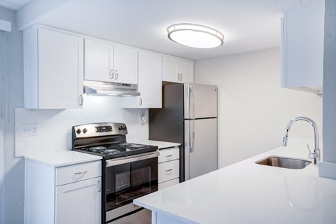 Luxury Apartments in Wilsonville - Boulder Creek - Kitchens with Stainless Steel Appliances