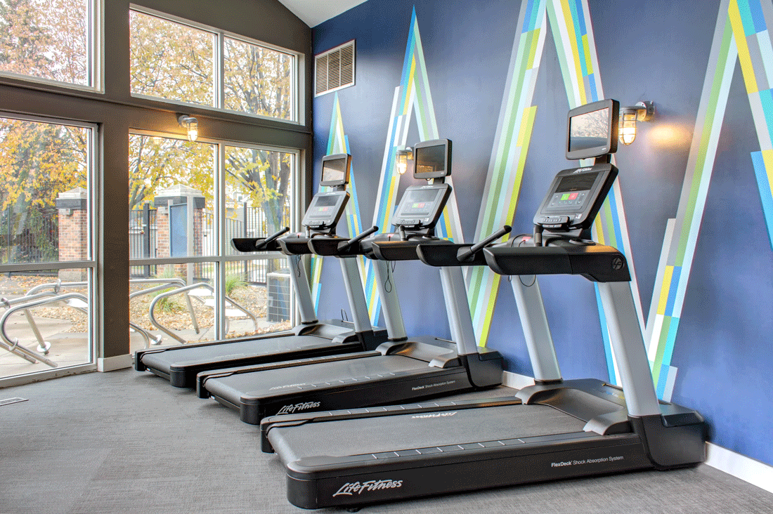 24-hour fitness center, cardio machines