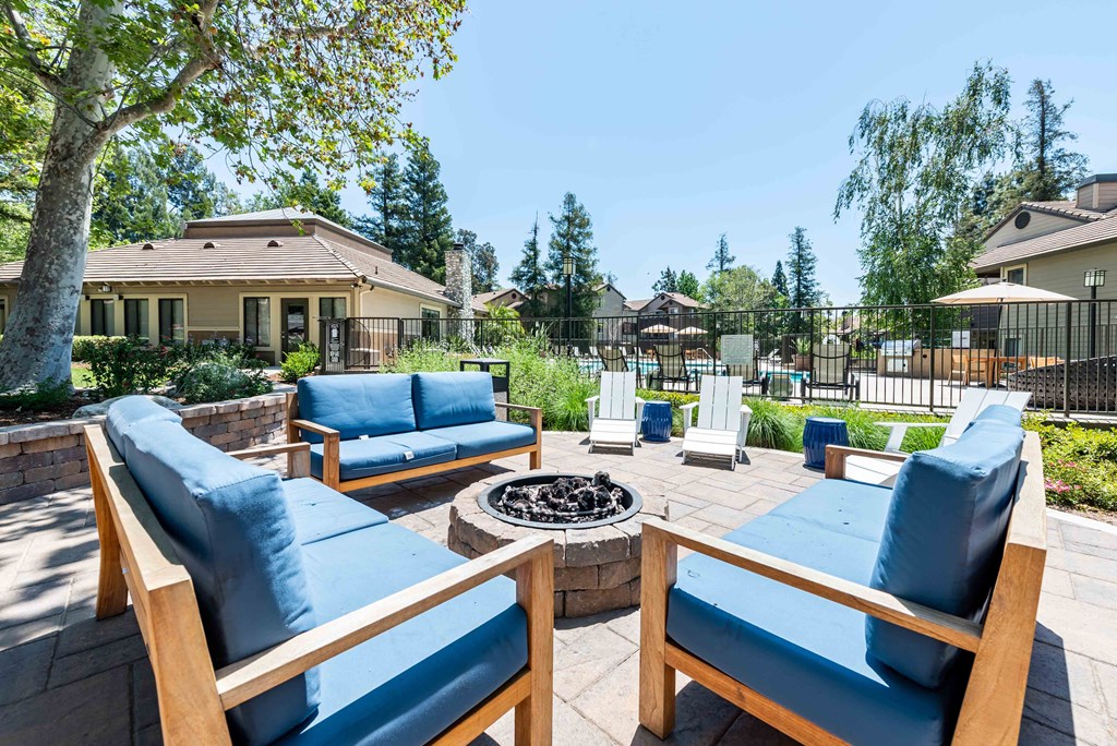 outdoor firepit lounge area