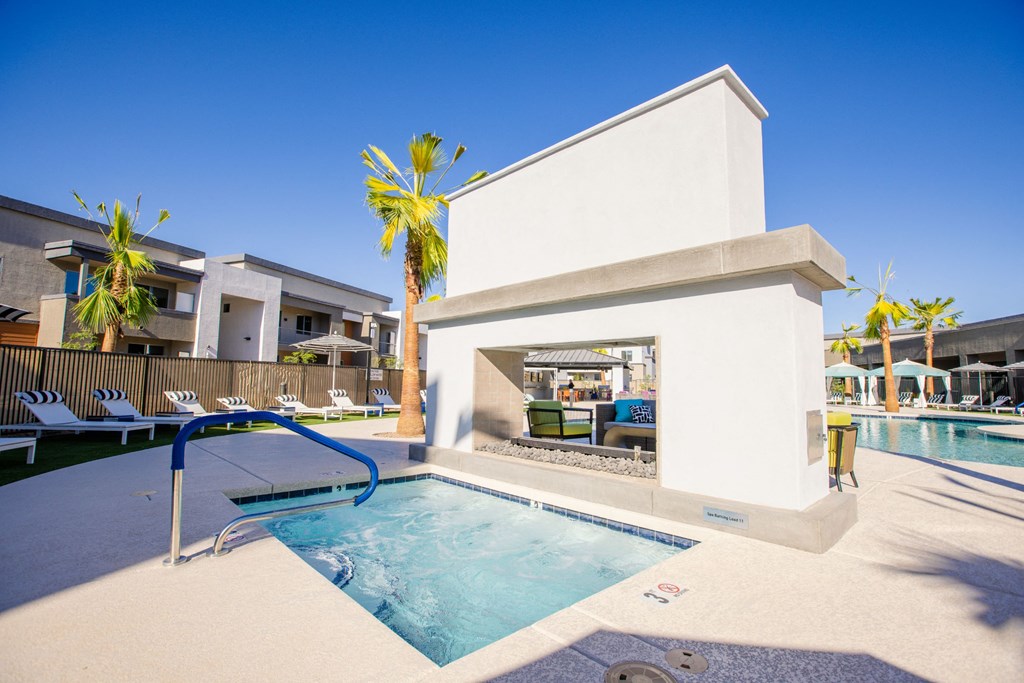 swimming pool at the resort at longboat key club