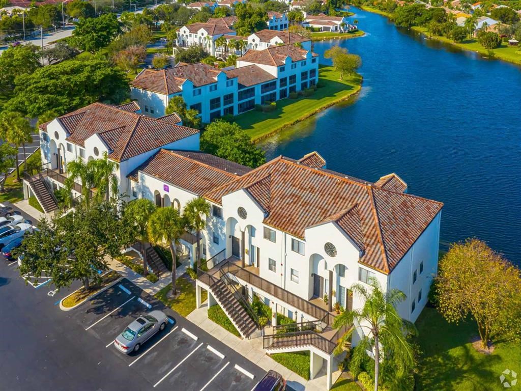 Waterview at Coconut Creek Apartments in Coconut Creek, FL photo of community building