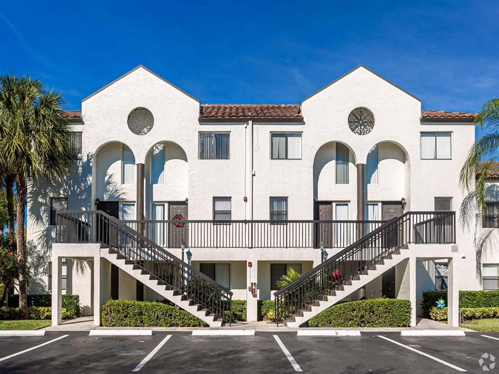 Waterview at Coconut Creek Apartments in Coconut Creek, FL photo of community building