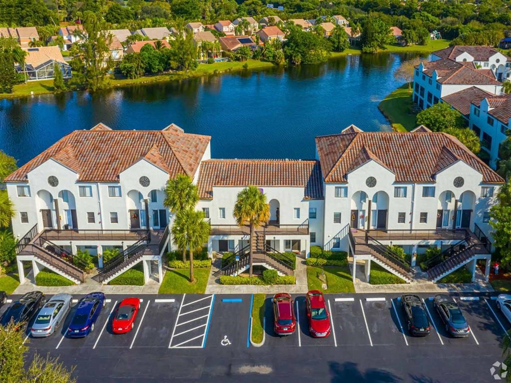 Waterview at Coconut Creek Apartments in Coconut Creek, FL photo of community building