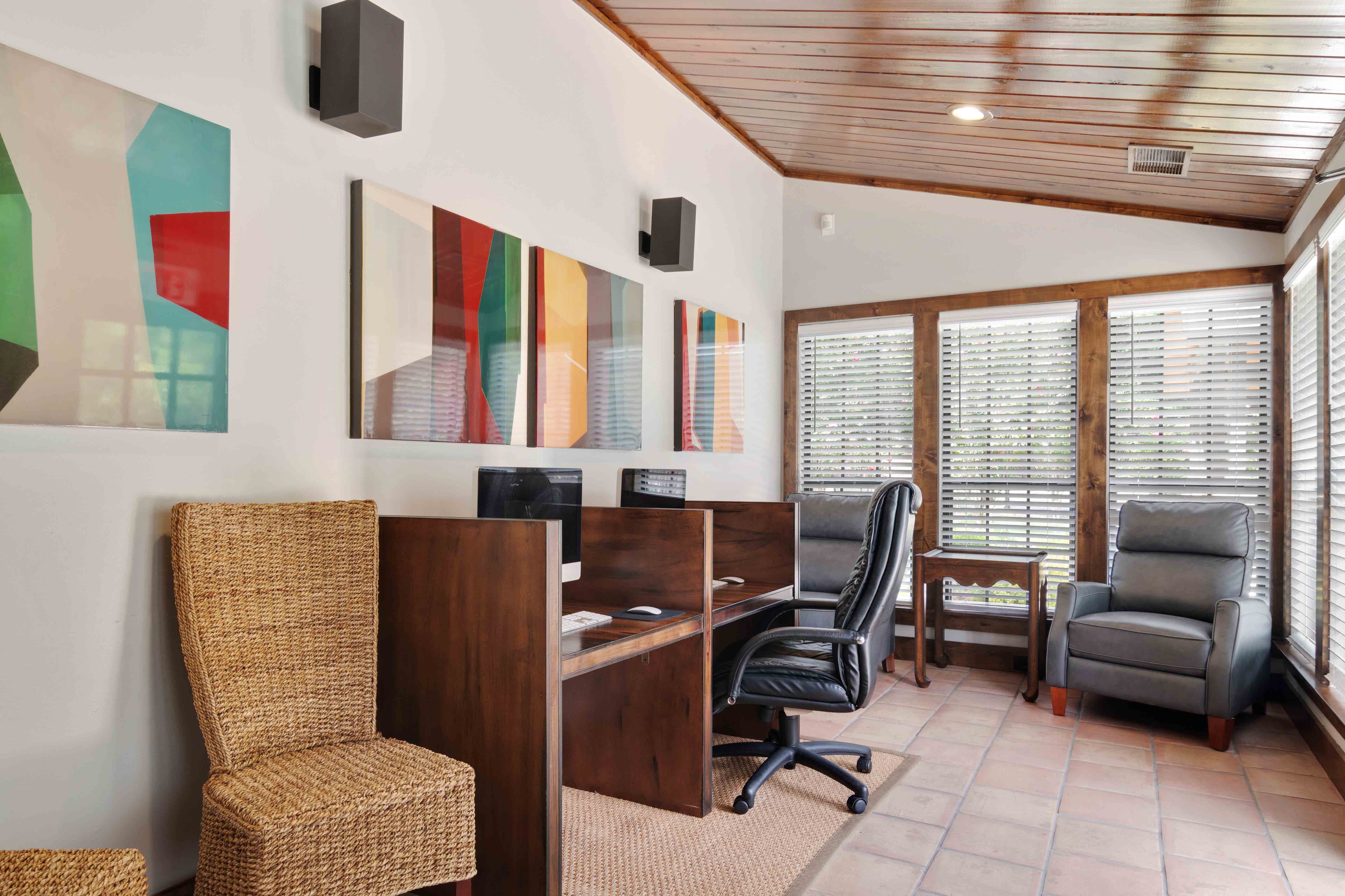 Glen Lake Apartments in Atlanta, GA 30328 photo of a business center