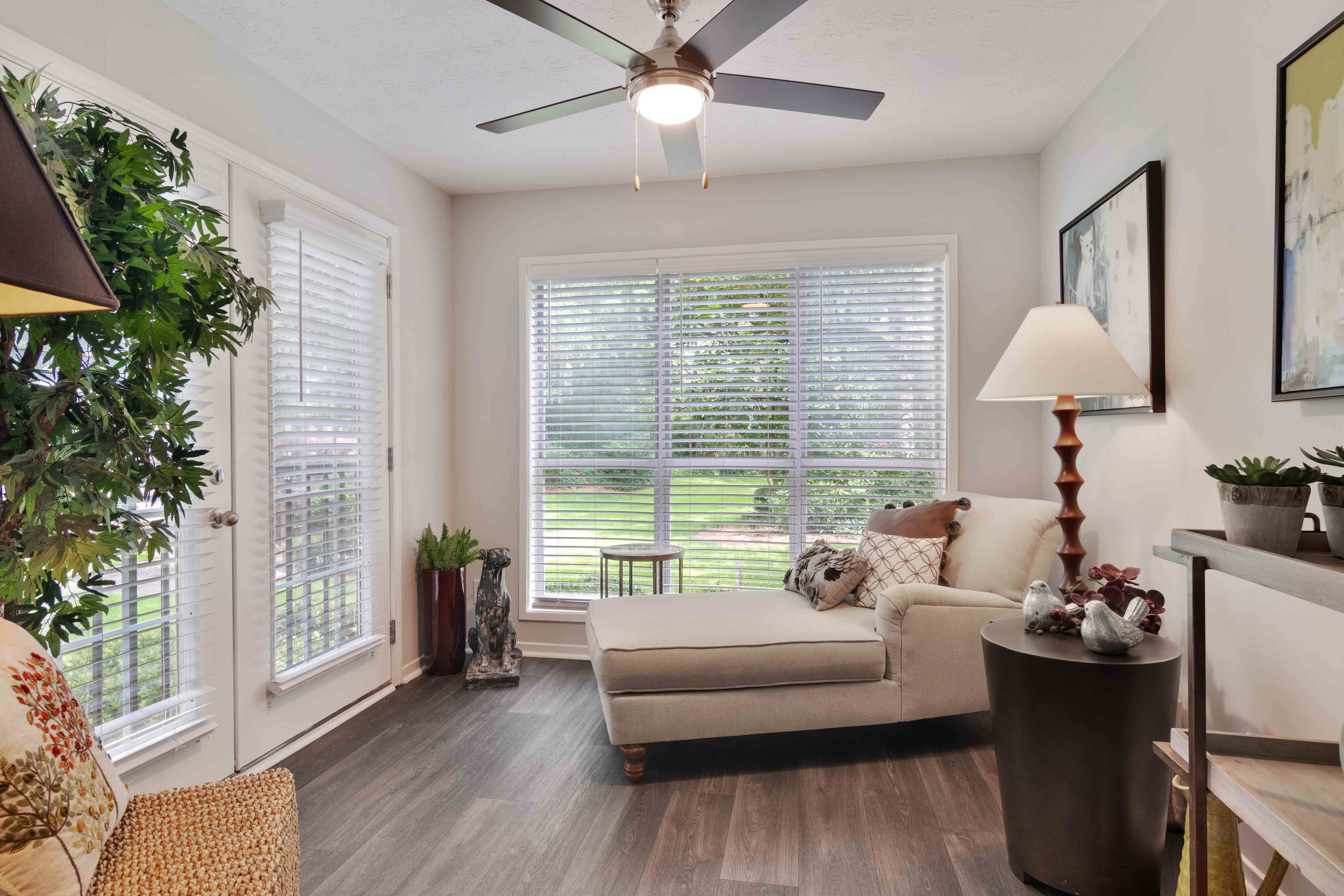 Glen Lake Apartments in Atlanta, GA 30328 photo of a sun room with ceiling fan