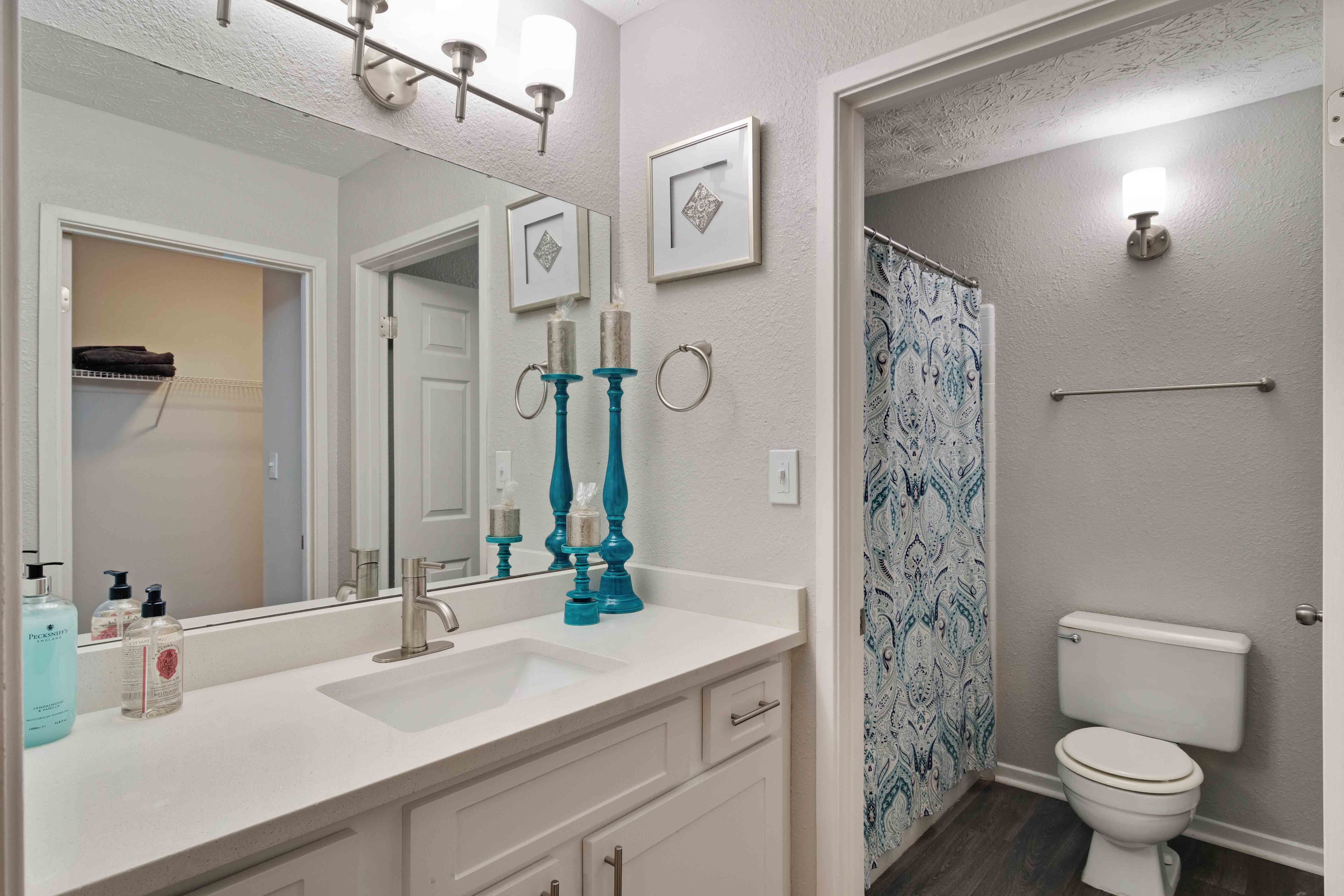Glen Lake Apartments in Atlanta, GA 30328 photo of a bathroom with large vanity