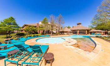 resort-style pool with spacious sundeck and available Wi-Fi - Photo Gallery 3