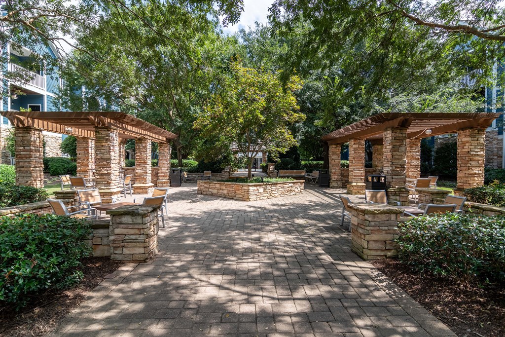 Apartments In Woodstock for Rent – Lea Woodstock – outdoor area with chairs and tables