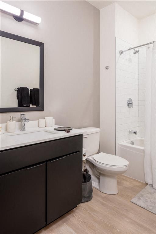 Tile surrounds in bathrooms