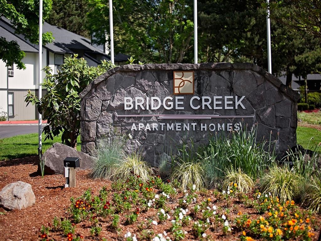 a stone sign for bridge creek apartment homes