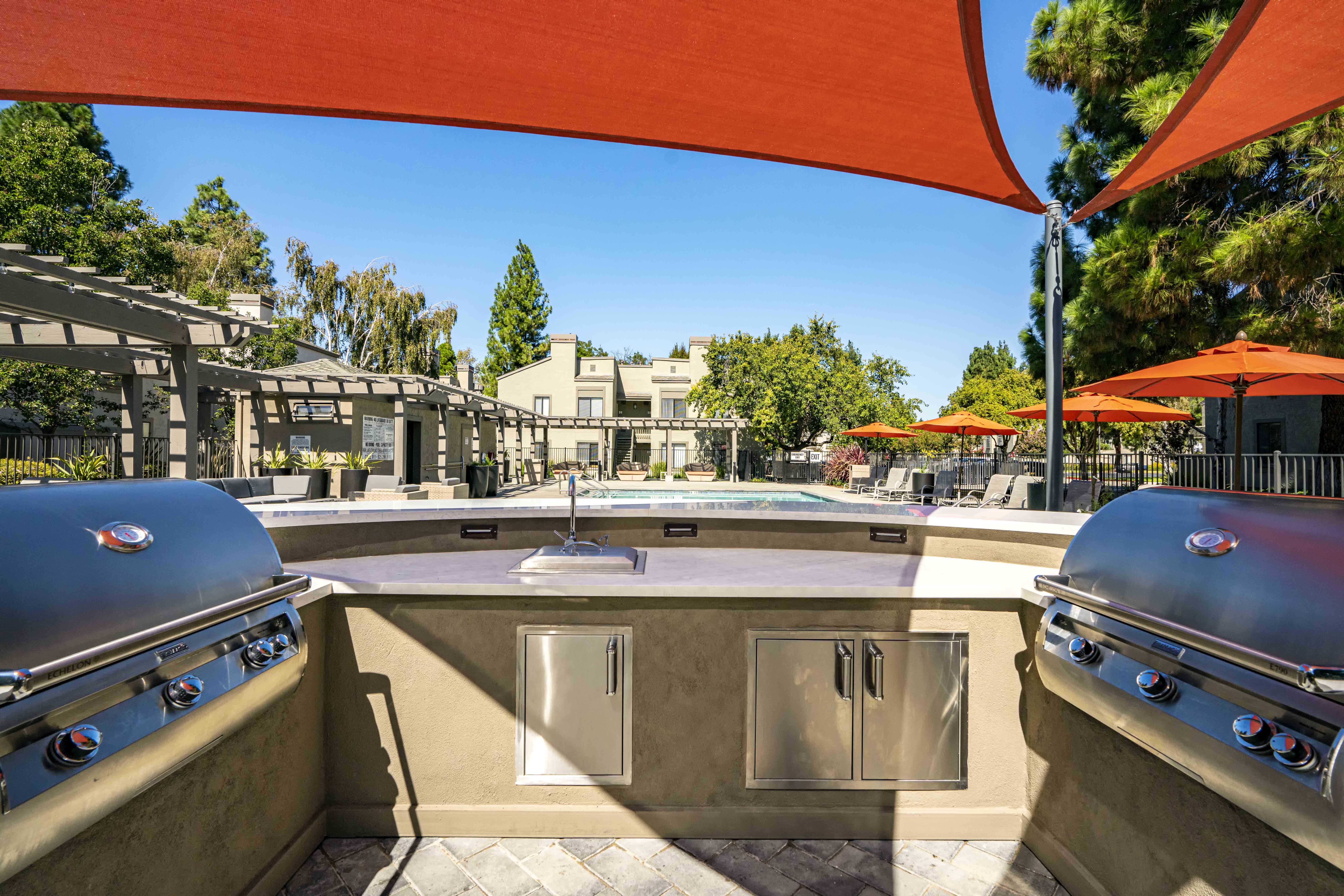 bbq facilities available to guests at the paddock club murfreesboro luxury apartment