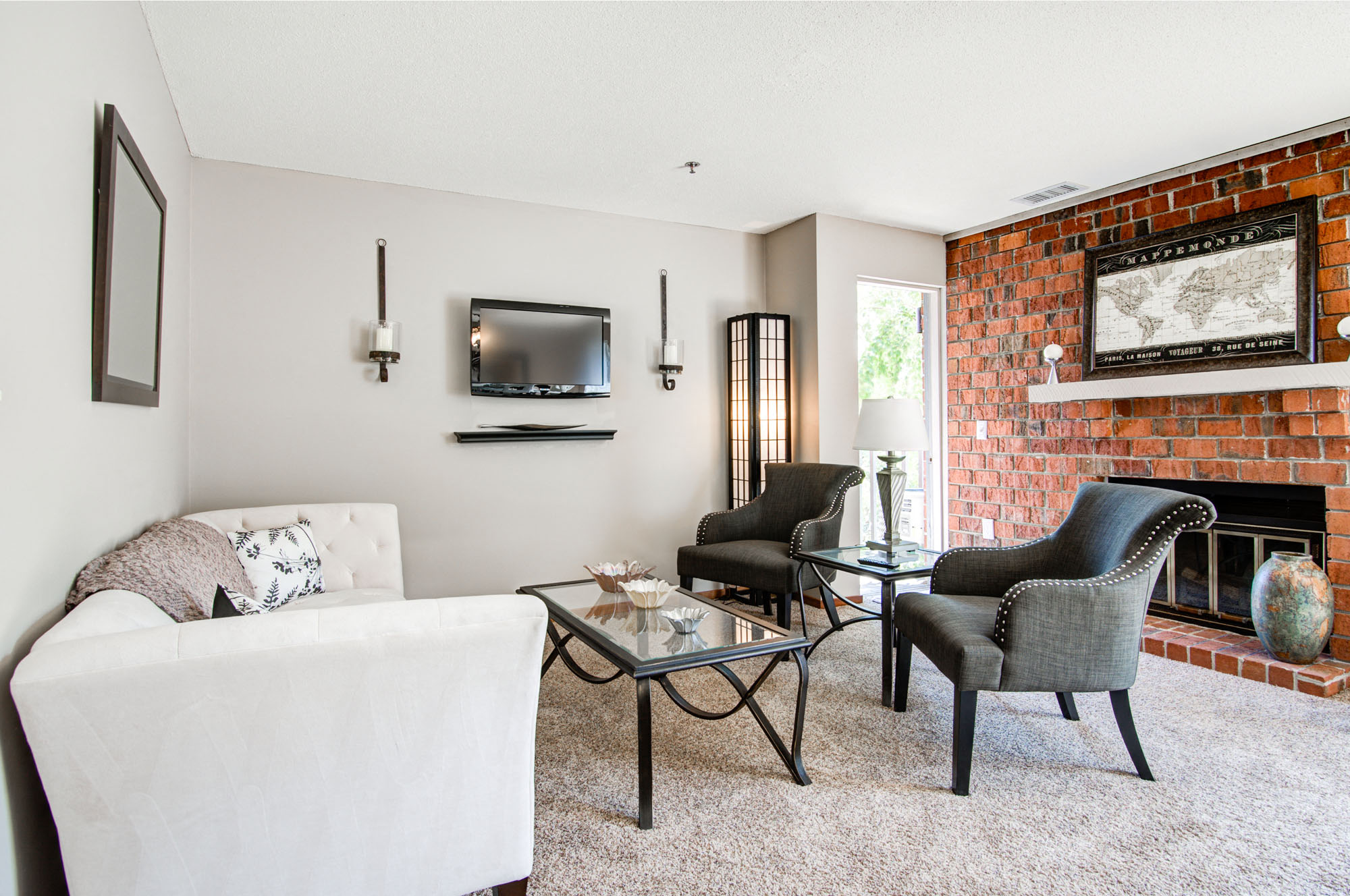 lots of natural light in apartment