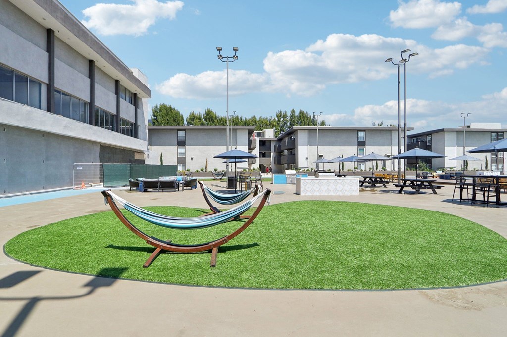 a courtyard with a hammock in the middle of a building