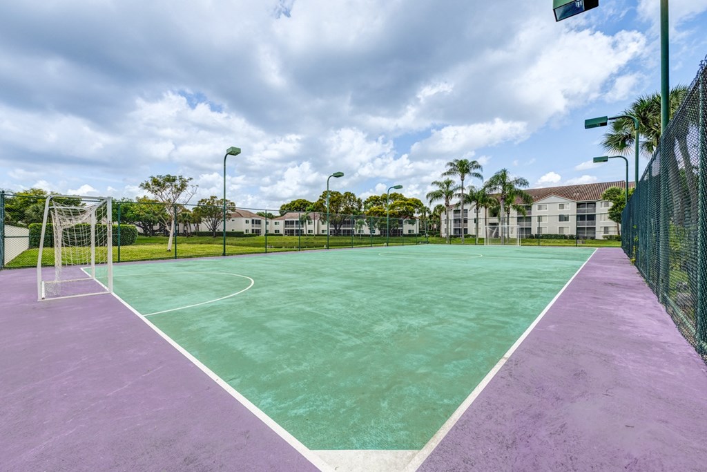 Sole at Sunrise apartments in Sunrise, FL photo of tennise court