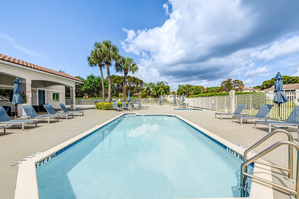 Sole at Sunrise apartments in Sunrise, FL photo swimming pool