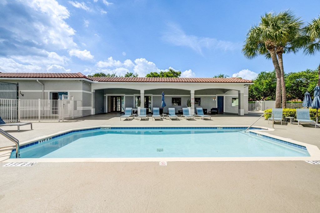 Sole at Sunrise apartments in Sunrise, FL photo of swimming pool