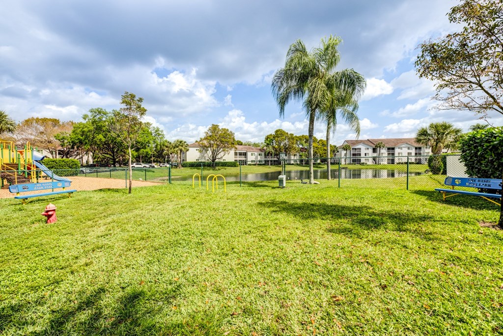 Sole at Sunrise apartments in Sunrise, FL photo of landscaping