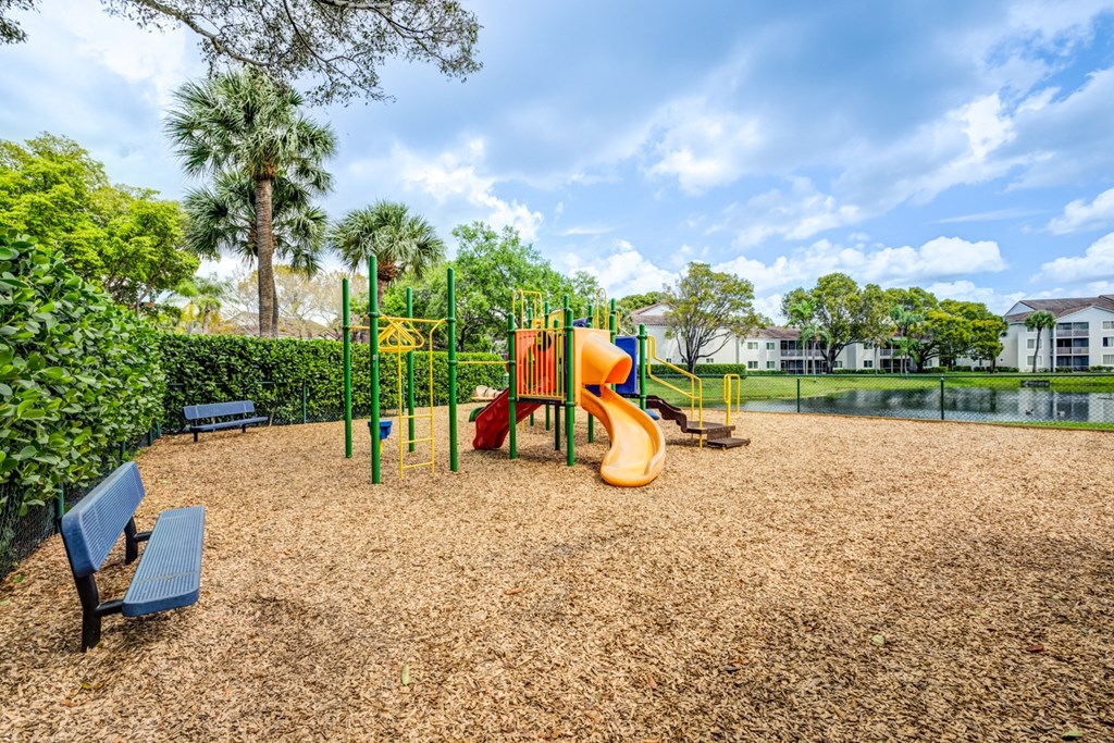 Sole at Sunrise apartments in Sunrise, FL photo of playground