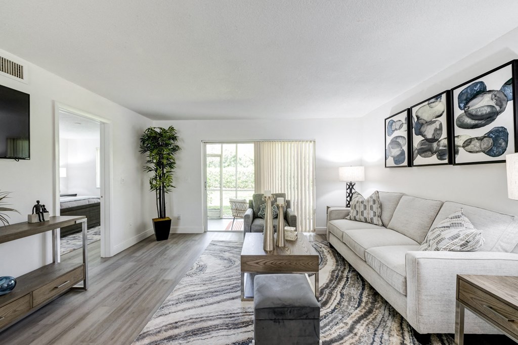 Sole at Sunrise apartments in Sunrise, FL photo of living room