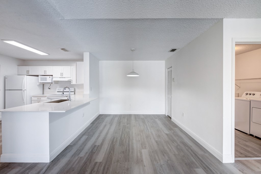 Sole at Sunrise apartments in Sunrise, FL photo of dining room