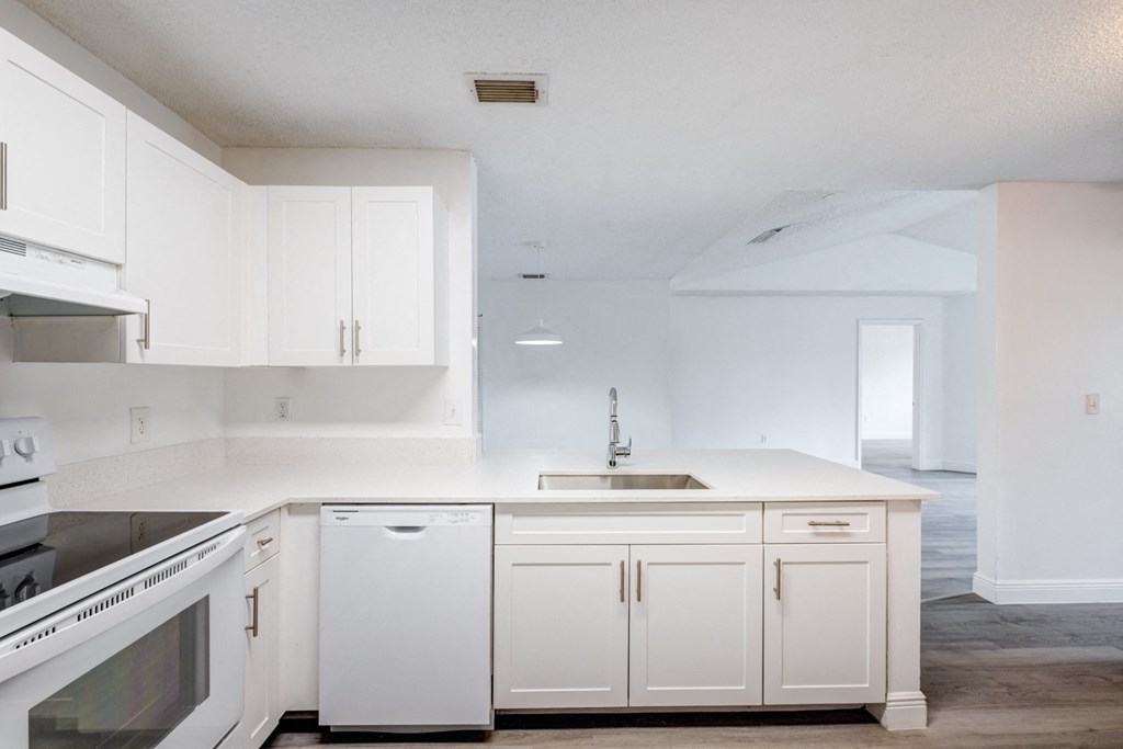 Sole at Sunrise apartments in Sunrise, FL photo of kitchen