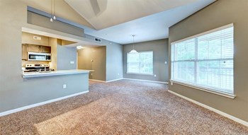 Lots of natural light in apartment - Photo Gallery 15