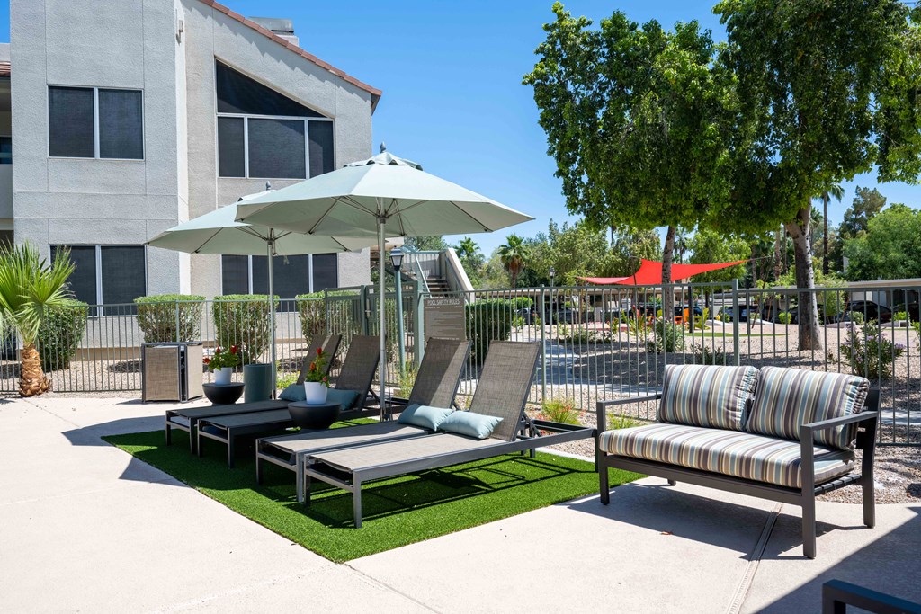 Village at Lakewood, Phoenix, Arizona photo of outdoor lounge area