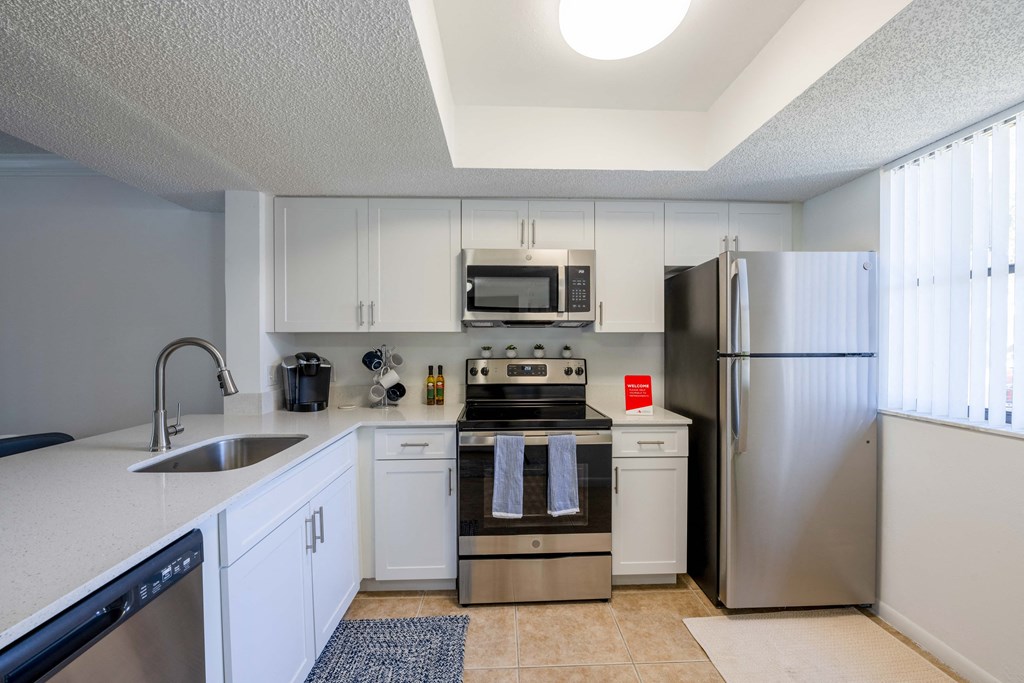 Coconut Creek Apartments – Waterview at Coconut Creek – kitchen with white cabinets and stainless-steel appliances